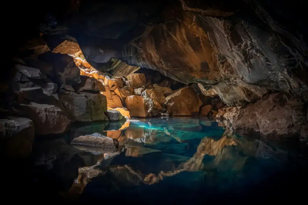 Cameras aren’t allowed in the cave, so here are some images of it found online. Michael Behrens from Unsplash.